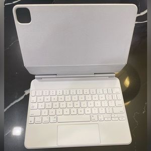 Apple Magic Keyboard 11 inch USED